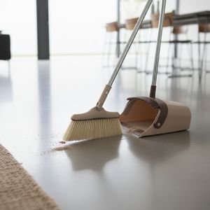 JUEGO DE 2 PIEZAS DE ESCOBA Y RECOGEDOR